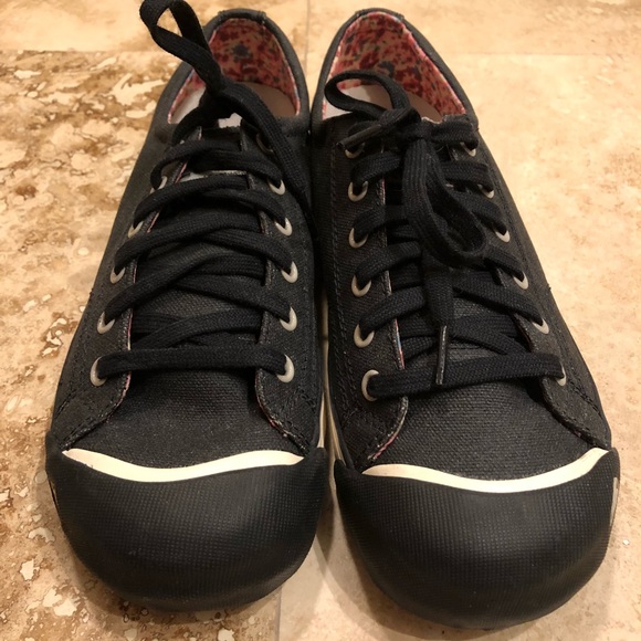 keen women's canvas sneakers